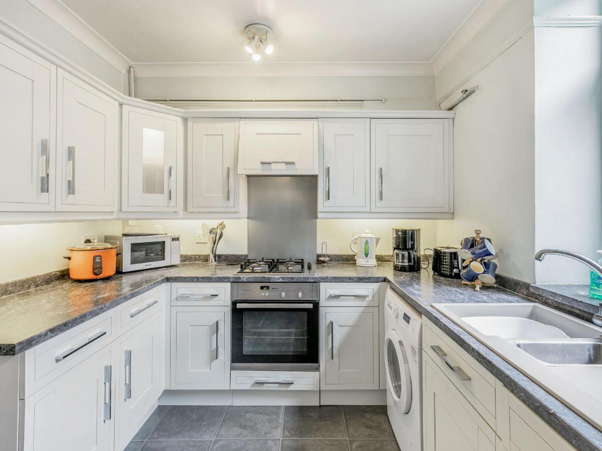 Rosskeen Villa Tideswell Bagian luar foto