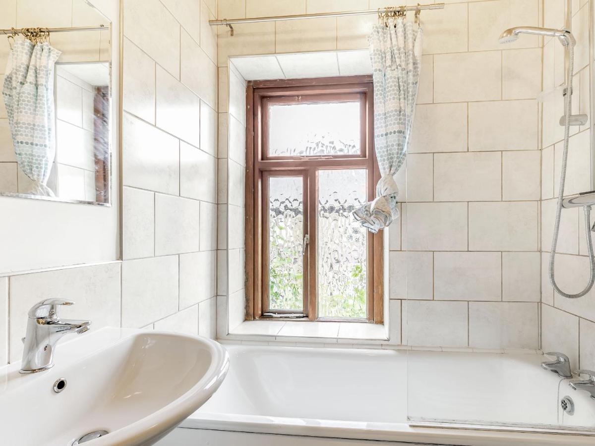 Rosskeen Villa Tideswell Bagian luar foto